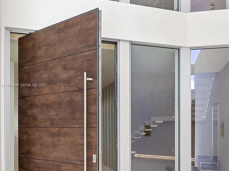 503 Palm Dr — Photo 15