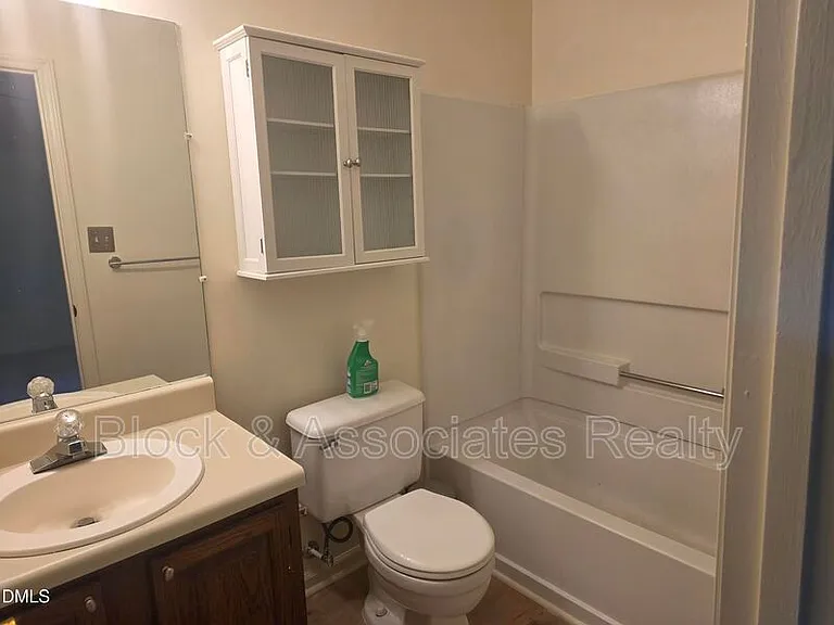 6550 Thetford Ct — Photo 11