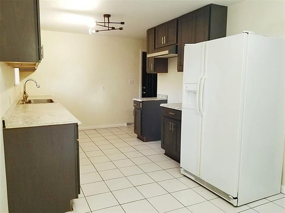5th image of 2845 W 31st St