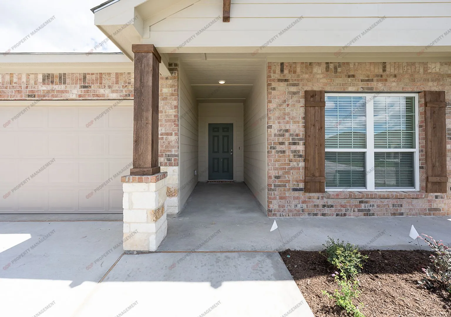 Available now! 4-Bedroom Home in Temple Fridge Included! — Photo 2