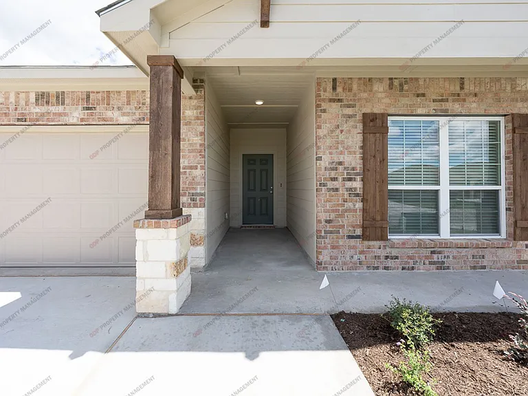 5305 Friars Loop — Photo 2