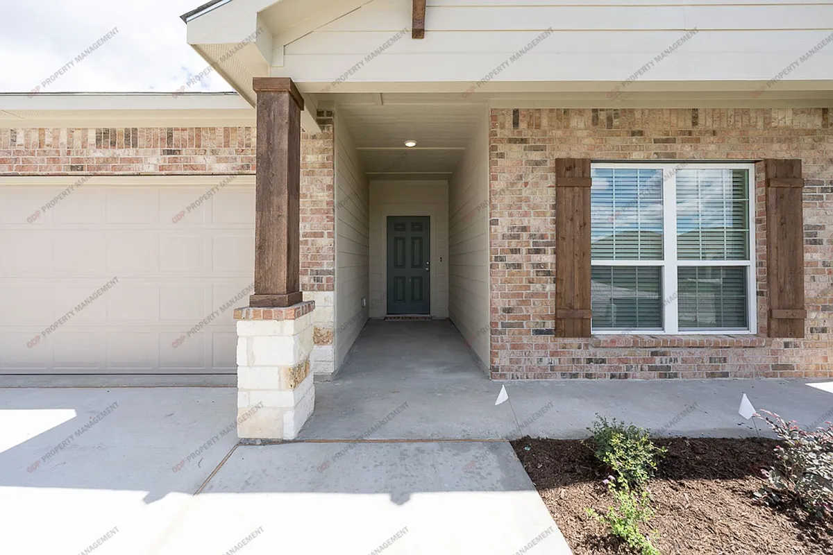 Building Photo - 5305 Friars Loop