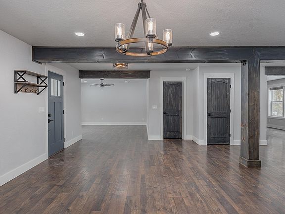 3rd image of 1157 Acorn Cir