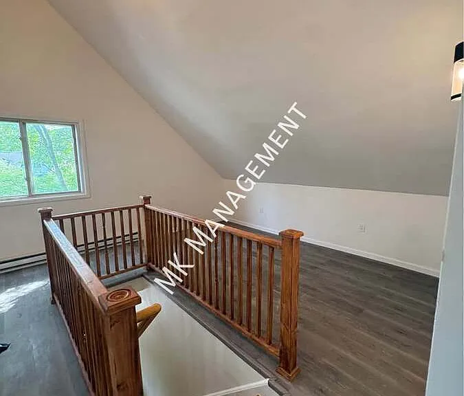 639 E Locust St #5 — Photo 5