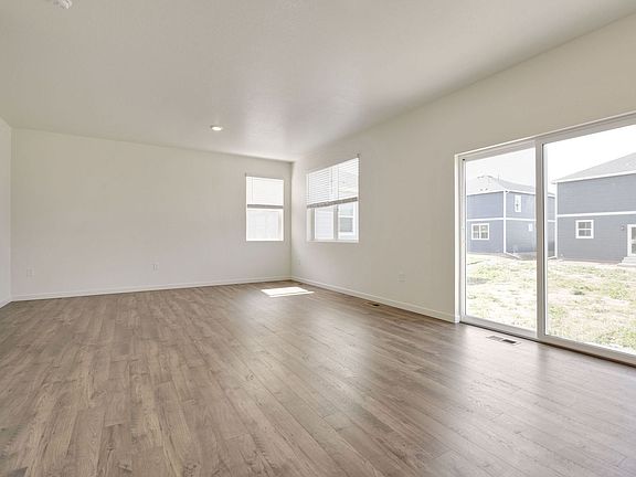 4th image of 807 Elias Tarn Dr