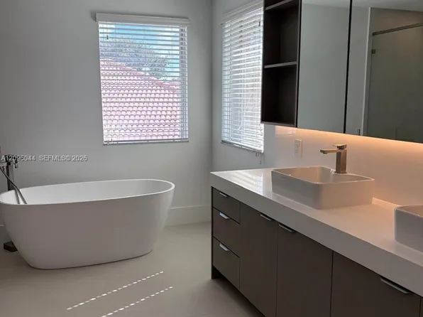 4207 W Whitewater Ave, Weston, FL 33332