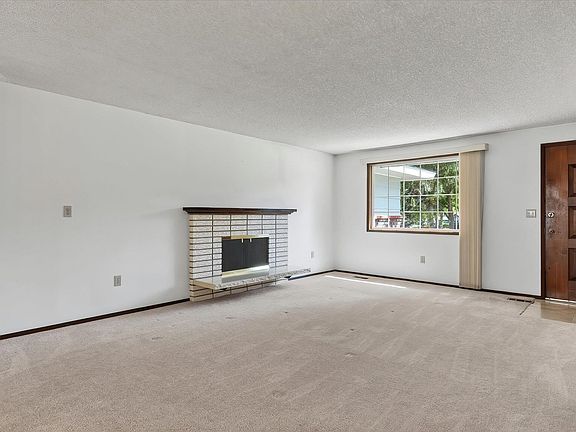 5th image of 608 W Regina Ave