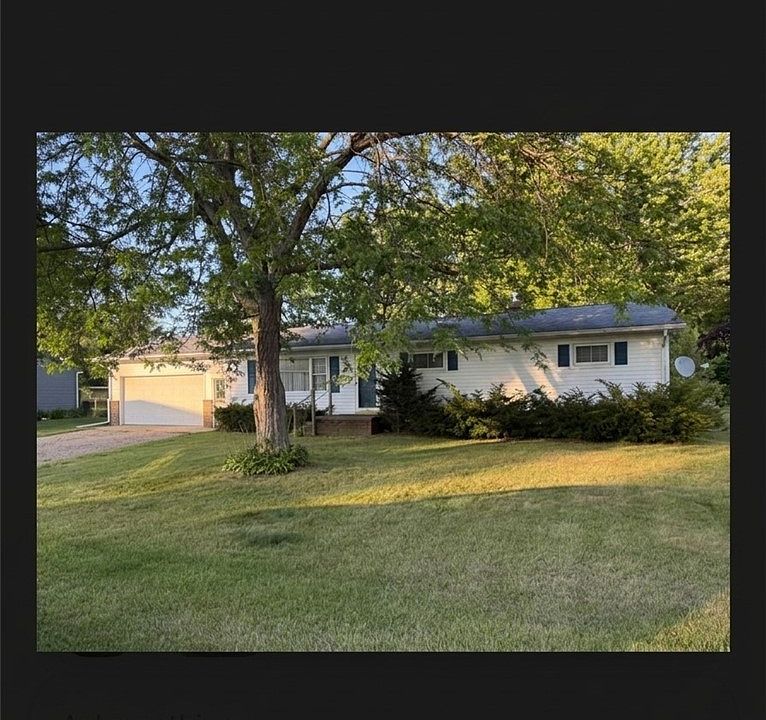 1st image of 520 Williams St