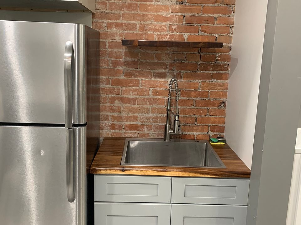Kitchen sink and refrigerator