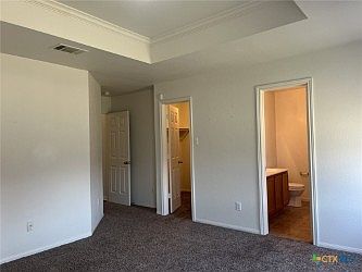 4th image of 6606 Griffith Loop