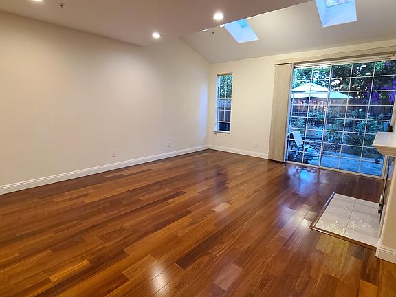 Living room (1st floor).