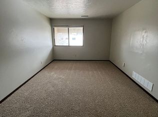 7110 Hillandale Rd #5, Davenport, IA 52806
