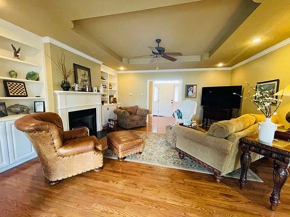 2nd image of 616 S Crestwood Dr