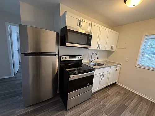 28 Lake St #3B Photo 1