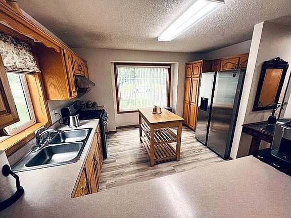 2nd image of 4405 Impatiens Ave N