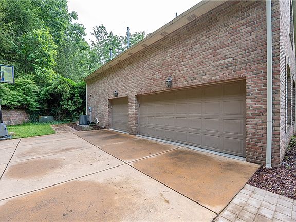 3rd image of 6002 Mason Dr