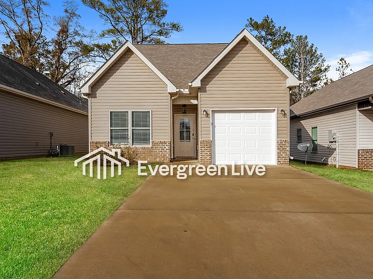 163 Park Dr N — Photo 1