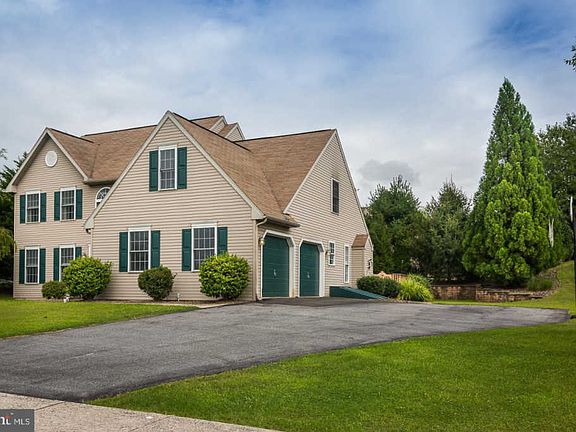 3rd image of 101 Oxford Cir