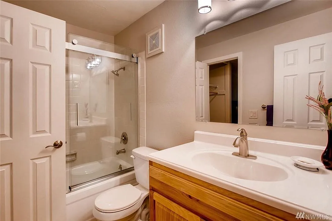 1 bed, 800 sqft, $2,200 — Photo 3