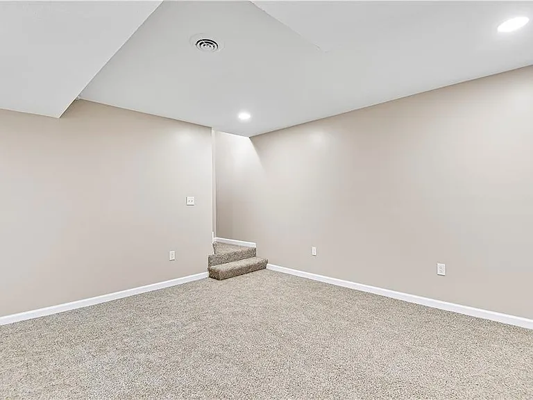 1403 S 5th St E — Photo 17