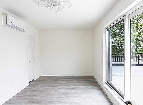 3rd image of 301 Cromwell Ave Floor 2