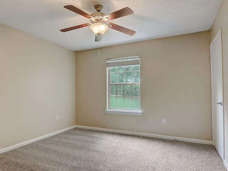The Grove Apartments — Photo 21