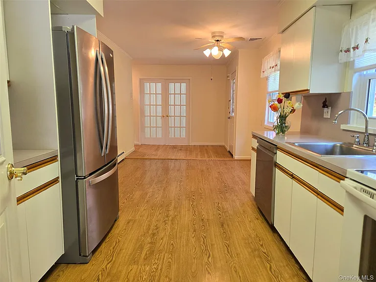 2758 N Cedar Ave — Photo 7
