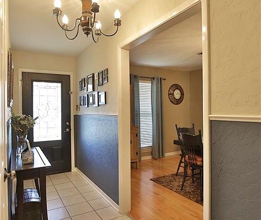 3rd image of 4048 Laurel Dr