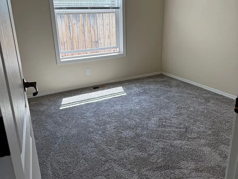 125 E Menefee St — Photo 21