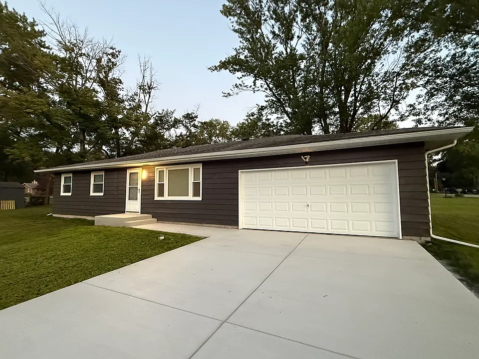 85 E Ballard Dr