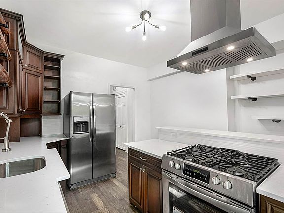 5th image of 185 Belmont Ave