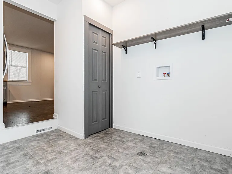 214 W Walnut St — Photo 12