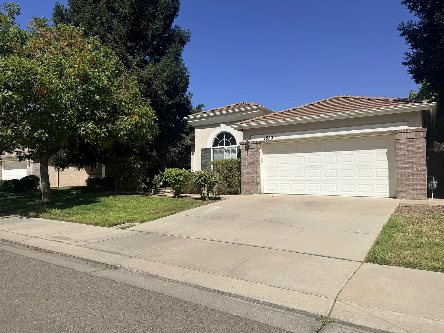3 bed, 1827 sqft, $2,250 — Photo 2