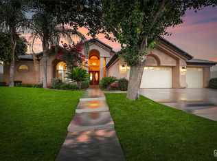 12504 Crown Crest Dr, Bakersfield, CA 93311