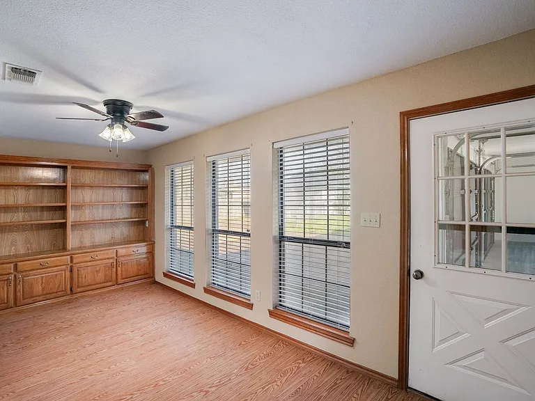 300 E Short St — Photo 13