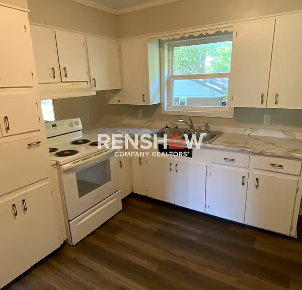 162 S Poplar St — Photo 6