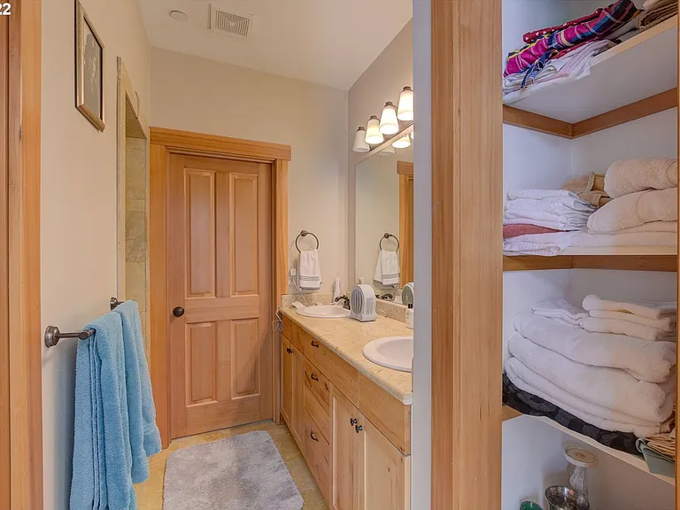 224 N Holladay Dr #201 — Photo 42