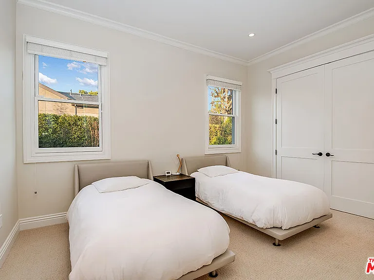 10161 Valley Spring Ln — Photo 39