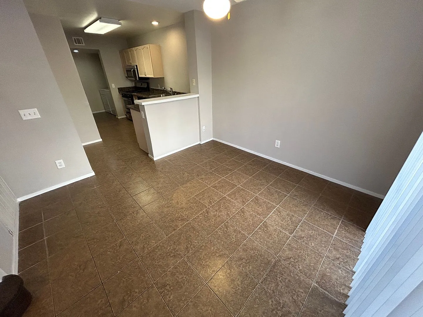 Limited Time Only! $500 Off Second Months Rent! Inviting Home With Open Layout In A Prime Northwe... — Photo 2