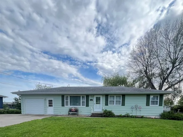 902 E 11th St, Vinton, IA 52349