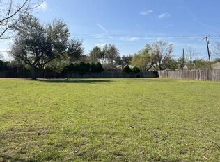 1005 Th Johnson Dr, Taylor, TX 76574