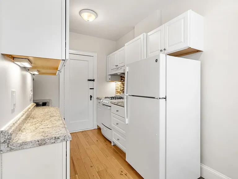 353 Harvard St — Photo 7