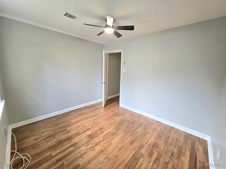 979 Newton St — Photo 14