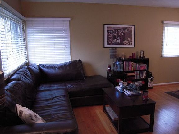 3rd image of 3205 Cottonwood Ln