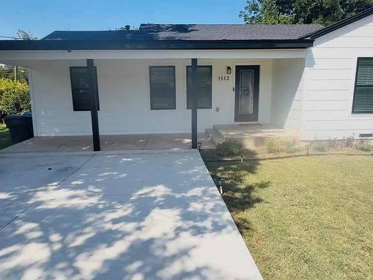 1512 Lexington St — Photo 1