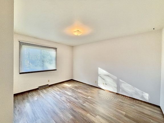 2nd image of 117 York Rd #7