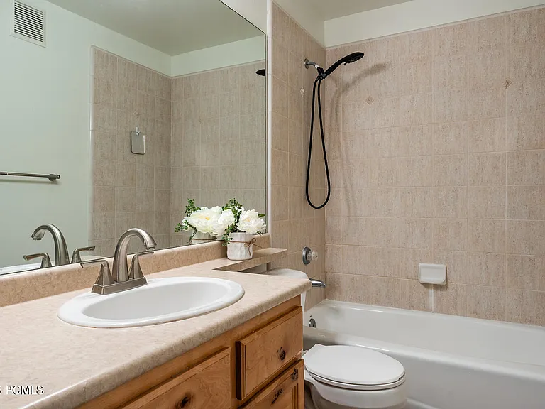 1600 W Pinebrook Blvd #G1 — Photo 6