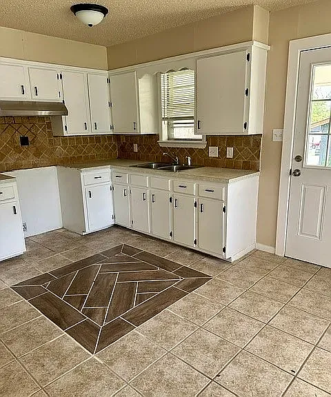 608 NW Lane St — Photo 3