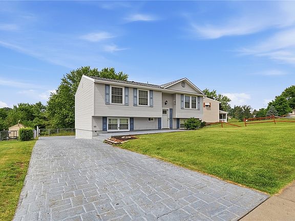 3rd image of 113 Cranbrooke Dr