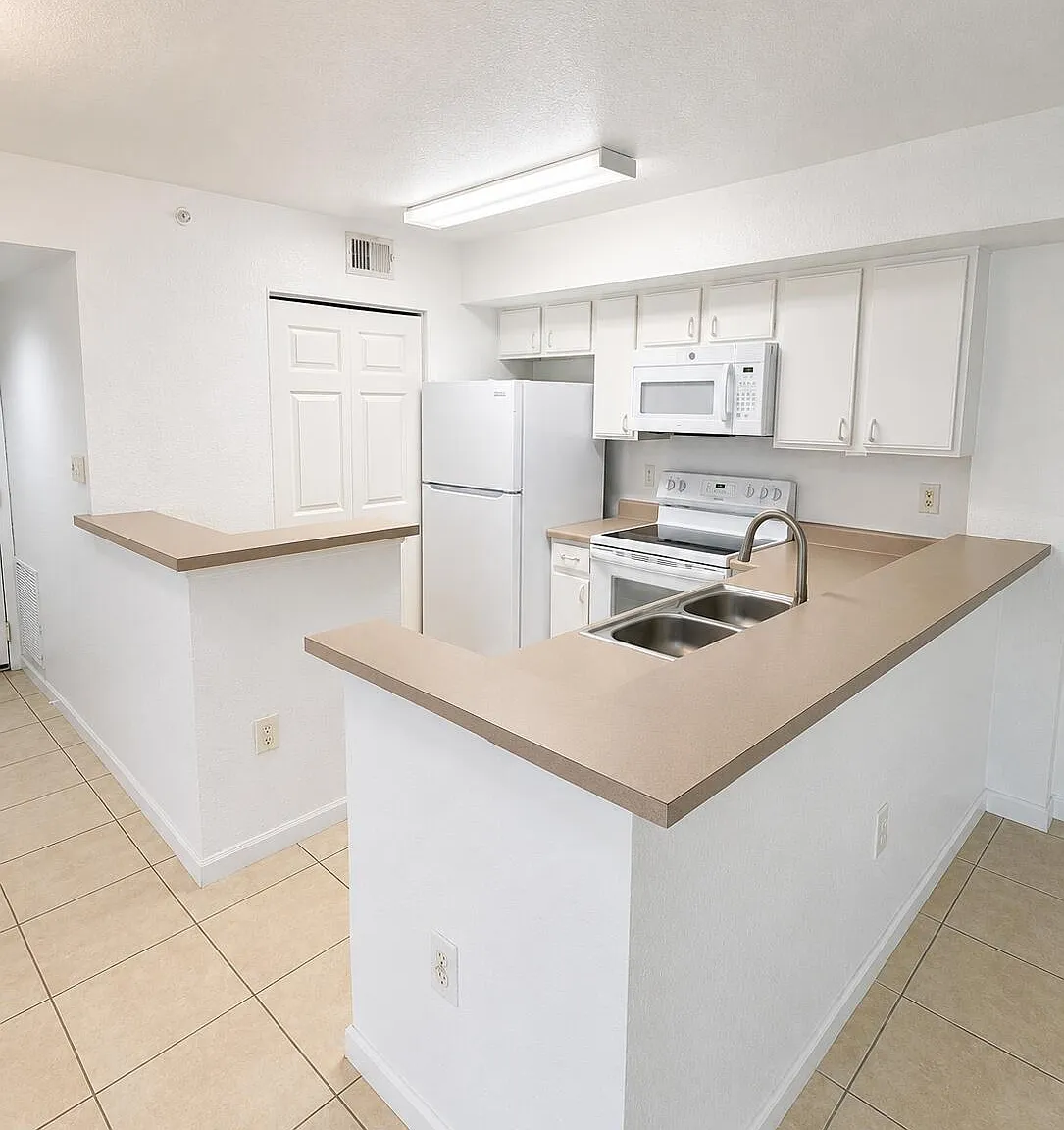 2 bed, 2.0 bath, 1033 sqft, $1,900 — Photo 4